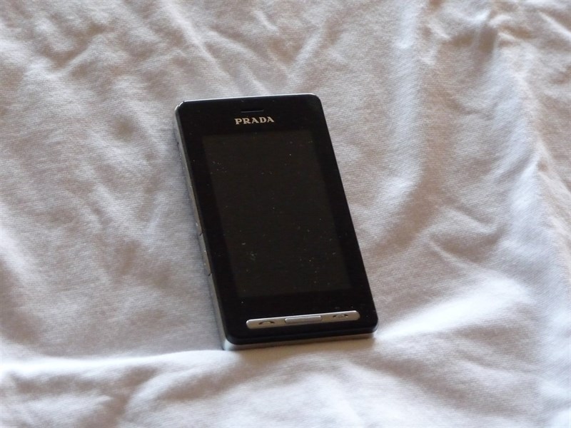 LG Prada - Chiếc điện thoại đầu tiên có màn hình cảm ứng điện dung.