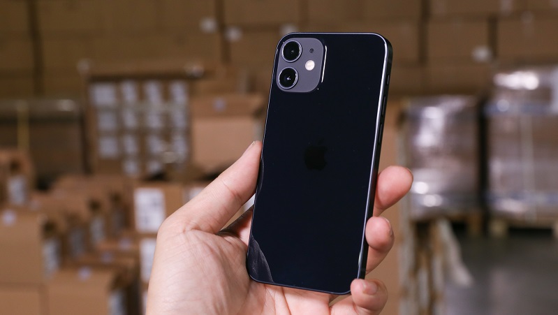 iPhone 12 mini giá bây giờ còn rẻ hơn cả iPhone 11, cực đáng mua!