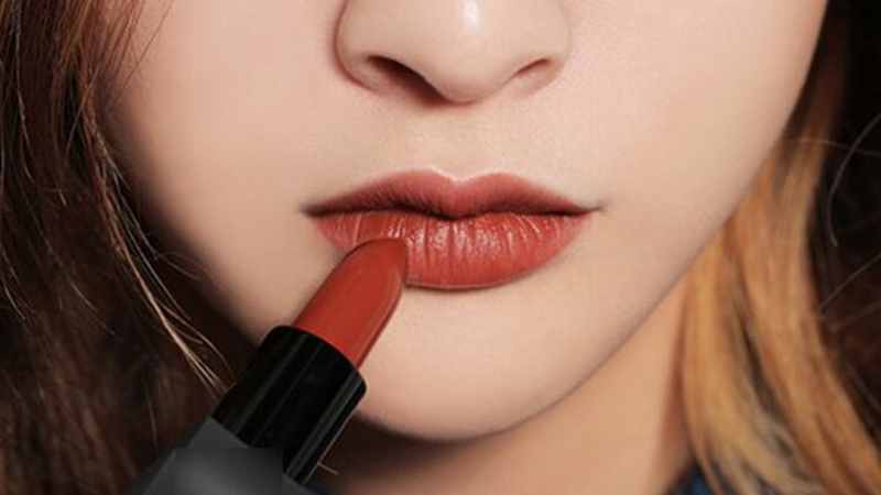 What skin tone is earthy brown lipstick? Top 5 earthy brown lipsticks