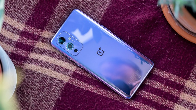 OnePlus 9 được trang bị viên pin dung lượng 4.500 mAh kết hợp cùng công nghệ sạc nhanh 65W.