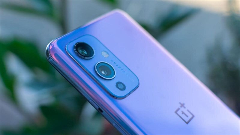 OnePlus 9 được trạng bị cụm 3 camera sau với sự hiệu chỉnh từ thương hiệu máy ảnh nổi tiếng Hasselblad