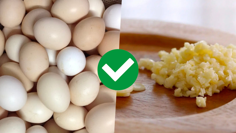 Ăn trứng với tỏi không gây ngộ độc