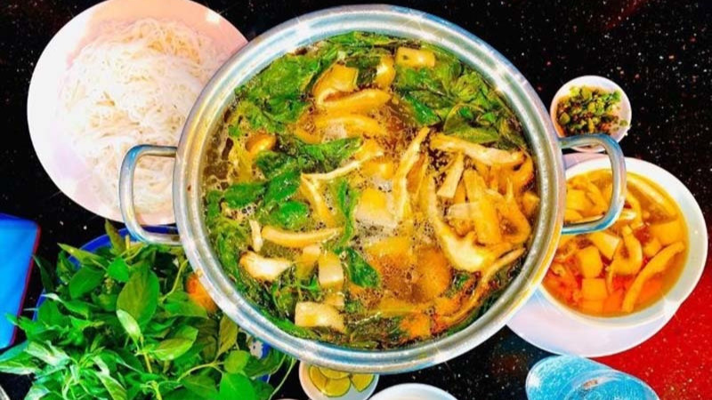 Lẩu Gà Lá É Đà Lạt