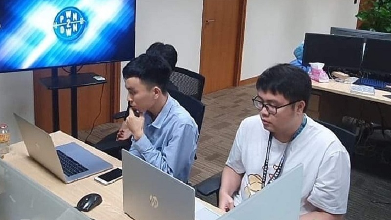 Hai hacker Việt giành hơn 900 triệu khi tìm ra lỗ hổng của Microsoft Hai hacker Việt giành hơn 900 triệu khi tìm ra lỗ hổng của Microsoft