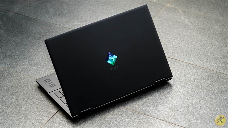 Trên tay laptop gaming HP Omen 15 cùng bộ quà trị giá 5 triệu đồng