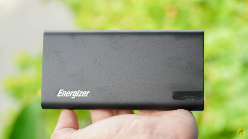 Cảm giác cầm nắm sạc dự phòng Energizer UE10047PQ chỉ gói gọn trong một từ 'phê' thôi các bạn ạ. Cảm giác cầm nắm sạc dự phòng Energizer UE10047PQ chỉ gói gọn trong một từ 'phê' thôi các bạn ạ.