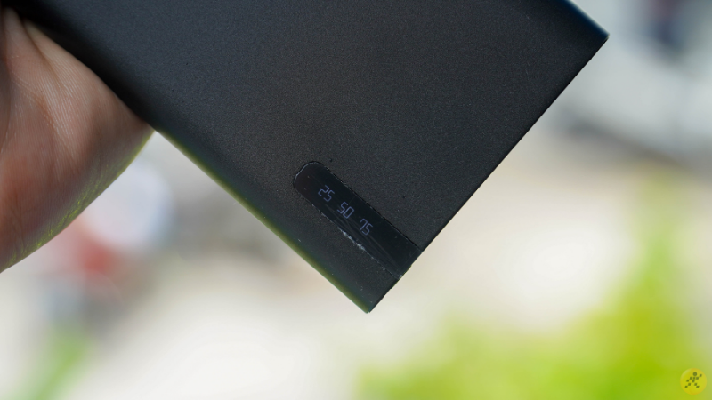 ... và dải đèn LED thông báo tình trạng viên pin còn bao nhiêu dung lượng. ... và dải đèn LED thông báo tình trạng viên pin còn bao nhiêu dung lượng.