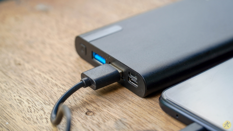 Hiệu suất sạc của Energizer UE10047PQ là rất ấn tượng khi có thể sạc cho iPhone 11 và Nokia 6300 4G của mình tổng cộng khoảng 4 lần. Hiệu suất sạc của Energizer UE10047PQ là rất ấn tượng khi có thể sạc cho iPhone 11 và Nokia 6300 4G của mình tổng cộng khoảng 4 lần.