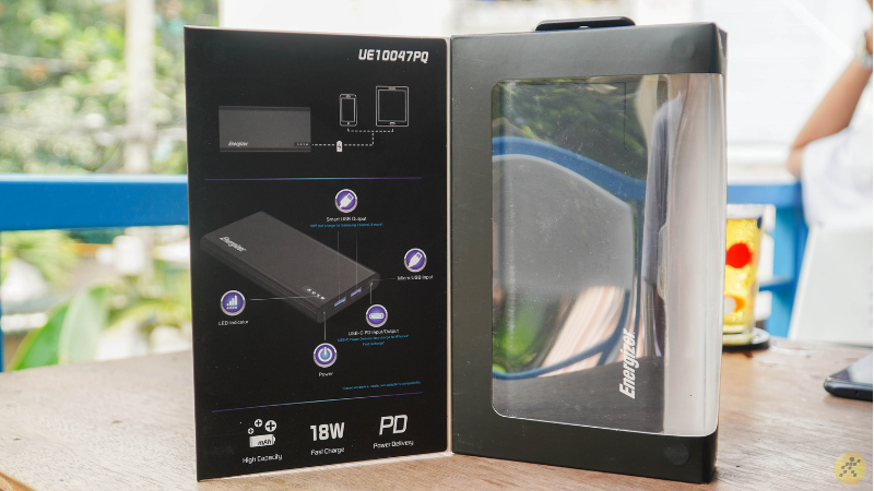 Hộp đựng của sạc dự phòng Energizer UE10047PQ. Hộp đựng của sạc dự phòng Energizer UE10047PQ.