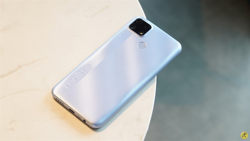 Thiết kế của Realme C25 tương tự như thiết kế trên những thiết bị tầm trung và giá rẻ của Realme Thiết kế của Realme C25 tương tự như thiết kế trên những thiết bị tầm trung và giá rẻ của Realme