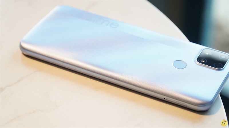 Cạnh trái của Realme C25 Cạnh trái của Realme C25