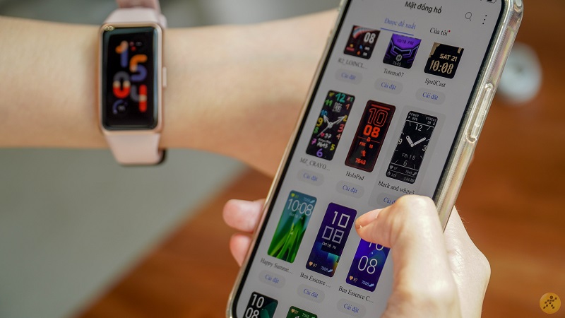 Thiết bị cho phép bạn thay đổi mặt đồng hồ qua Watch Face Store hoặc tự tạo theo sở thích Thiết bị cho phép bạn thay đổi mặt đồng hồ qua Watch Face Store hoặc tự tạo theo sở thích