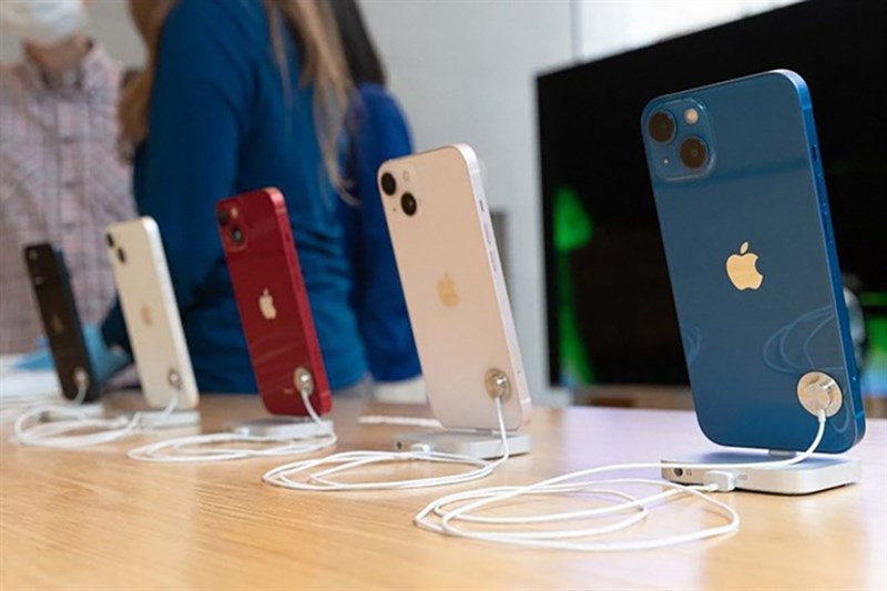 Phiên bản iPhone 14 6,7 inch giá rẻ sẽ có tên iPhone 14 Plus để tránh nhầm lẫn với iPhone 14 Pro Max? Nguồn: Reuters. Phiên bản iPhone 14 6,7 inch giá rẻ sẽ có tên iPhone 14 Plus để tránh nhầm lẫn với iPhone 14 Pro Max? Nguồn: Reuters.