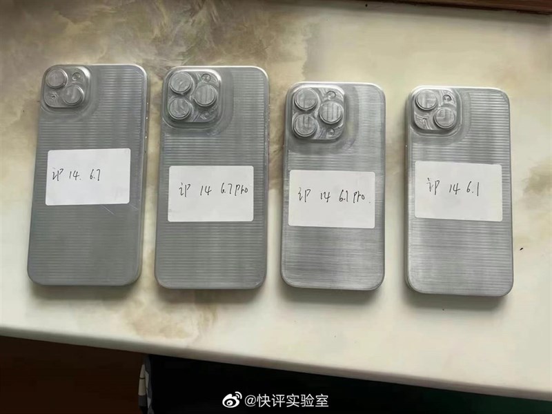 Cụm camera sau của iPhone 14 series năm nay dường như sẽ to hơn so với thế hệ tiền nhiệm. Nguồn: Vật Vờ Studio. Cụm camera sau của iPhone 14 series năm nay dường như sẽ to hơn so với thế hệ tiền nhiệm. Nguồn: Vật Vờ Studio.