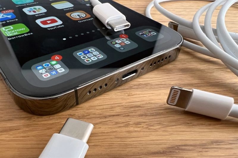 Khả năng cao dòng iPhone 15 năm sau sẽ thay đổi cổng kết nối từ Lightning sang USB Type-C. Nguồn: Gadgettendency. Khả năng cao dòng iPhone 15 năm sau sẽ thay đổi cổng kết nối từ Lightning sang USB Type-C. Nguồn: Gadgettendency.