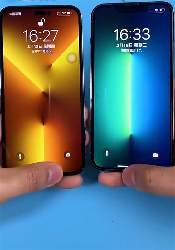 Ảnh trên tay iPhone 14 Pro (bên trái) và iPhone 13 Pro (bên phải). Ảnh trên tay iPhone 14 Pro (bên trái) và iPhone 13 Pro (bên phải). Nguồn: MajinBu.