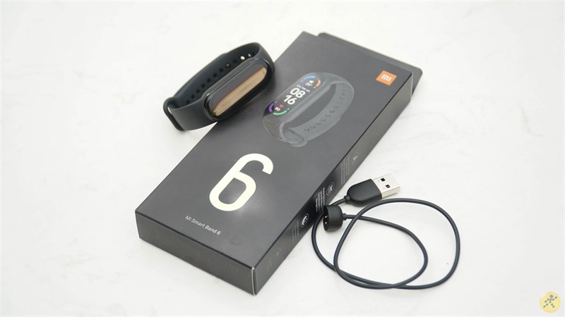 Phụ kiện và hộp Mi Smart Band 6.