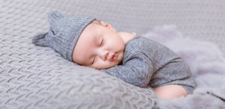 8 lưu ý khi mặc đồ cho trẻ sơ sinh trong những ngày hè