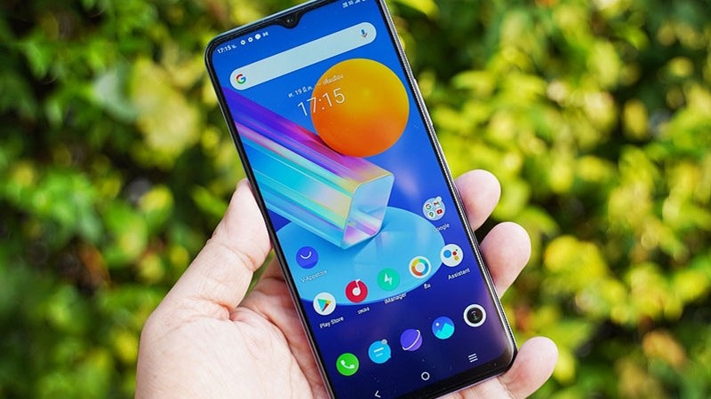 Thiết bị được hoàn thiện từ kính cường cả mặt trước lẫn sau, tôn lên vẻ đẹp của máy