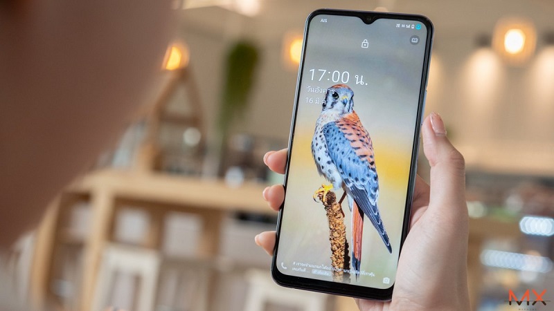 Vivo Y72 5G được trang bị camera selfie 16 MP còn tích hợp công nghệ nhận diện khuôn mặt 2D