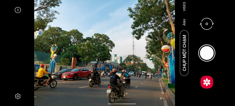 Giao diện của tính năng Single Take 2.0 trên Galaxy M51 sau khi lên đời One UI 3.1. Giao diện của tính năng Single Take 2.0 trên Galaxy M51 sau khi lên đời One UI 3.1.