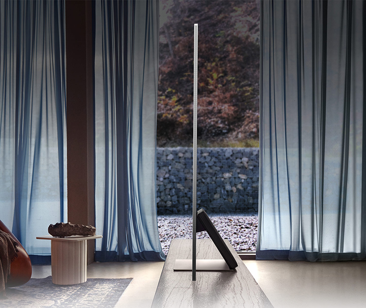 Chân đế thẳng đứng giúp màn hình tivi vuông góc với mặt phẳng Chân đế thẳng đứng giúp màn hình tivi vuông góc với mặt phẳng