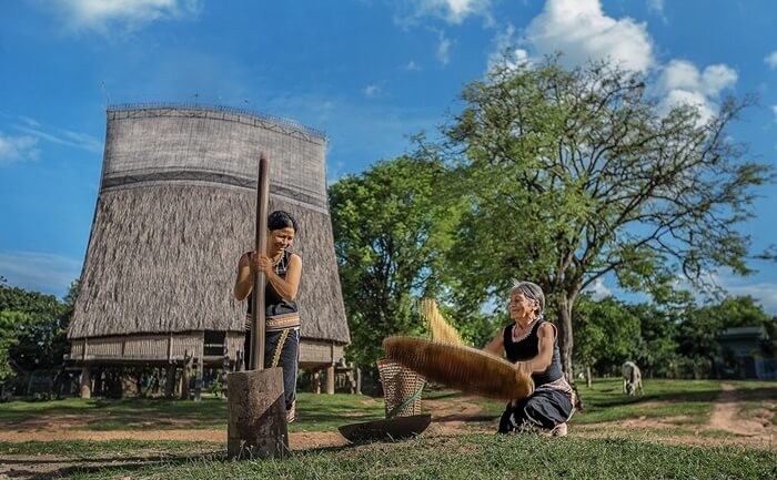 Nhà Rông Kon Klor nằm ở Kon Tum là địa điểm du lịch hấp dẫn bạn không nên bỏ qua