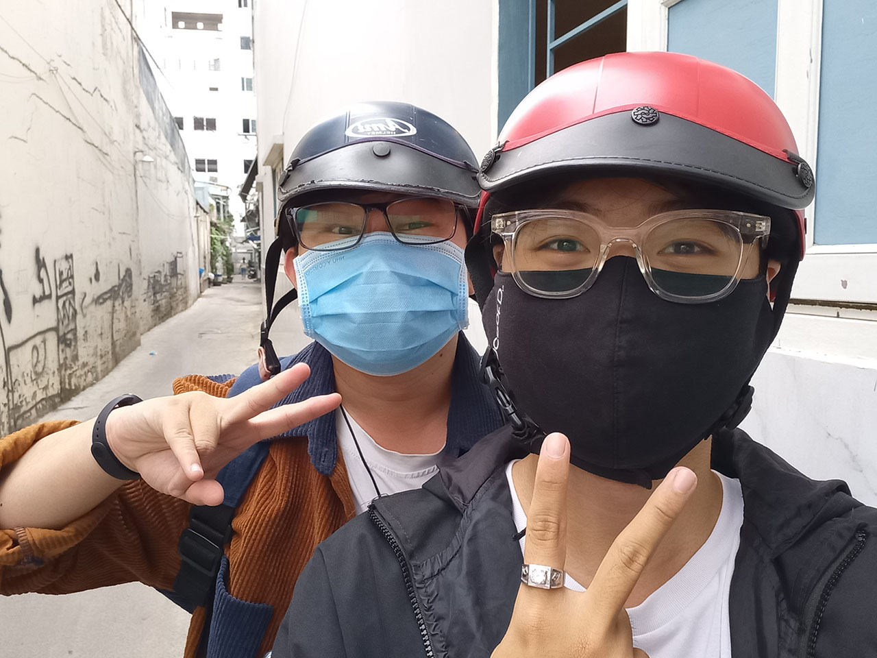 Và sau lưng là người anh của mình Và sau lưng là người anh của mình