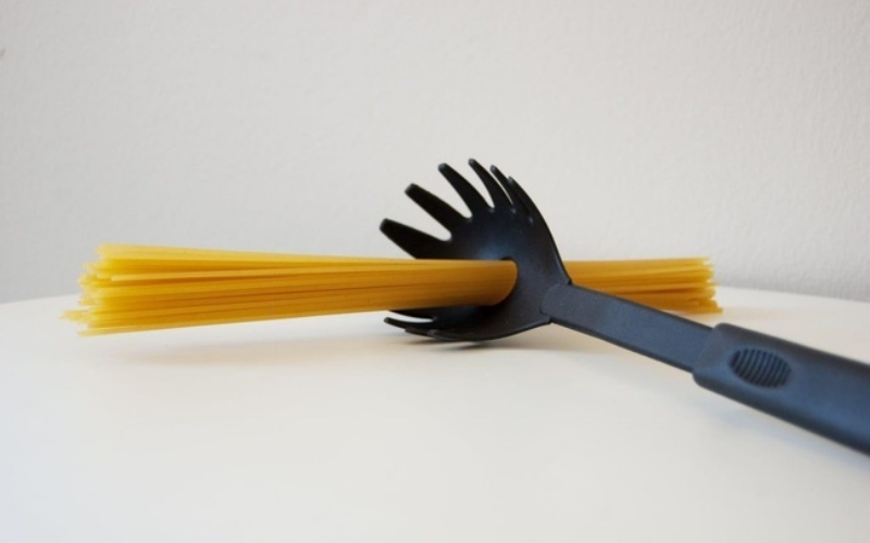 Công dụng của lỗ tròn trên chiếc spork