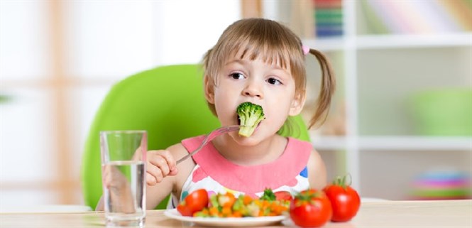 Mách cha mẹ cách hình thành thói quen ăn uống lành mạnh cho trẻ