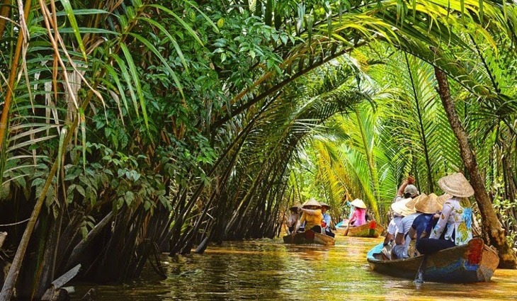 Hãy cùng khám phá vẻ đẹp cổ kính của thành phố Bến Tre với những trải nghiệm du lịch thú vị qua hình ảnh đẹp mắt. Tận hưởng khung cảnh yên bình, những cánh đồng xanh tươi và con đường ven kênh mộng mơ - Bến Tre là một điểm đến hoàn hảo cho những ai muốn tìm kiếm sự yên tĩnh và thoải mái.