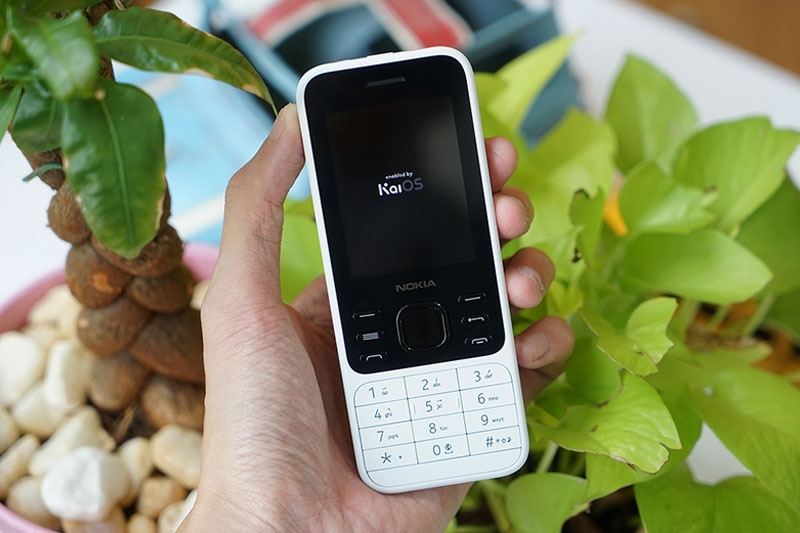 Nokia \'cục gạch\' cũ 4G - Những chiếc điện thoại Nokia \'cục gạch\' luôn mang đến sự độc đáo và cổ điển cho người dùng. Và giờ đây, với phiên bản cũ hỗ trợ 4G, bạn có thể sở hữu một món đồ chơi đầy thú vị. Hãy cùng xem hình ảnh liên quan để khám phá thêm về chiếc điện thoại này.