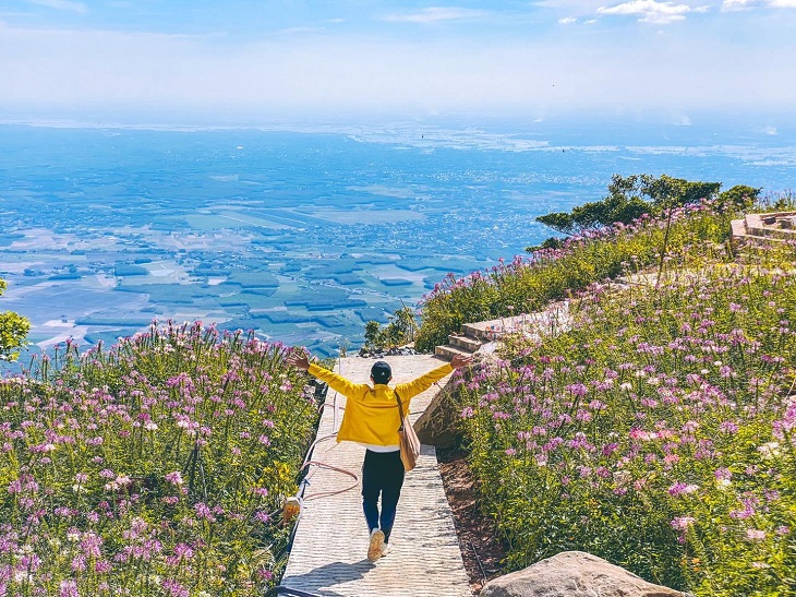 Đi du lịch Núi Bà Đen mùa nào đẹp?