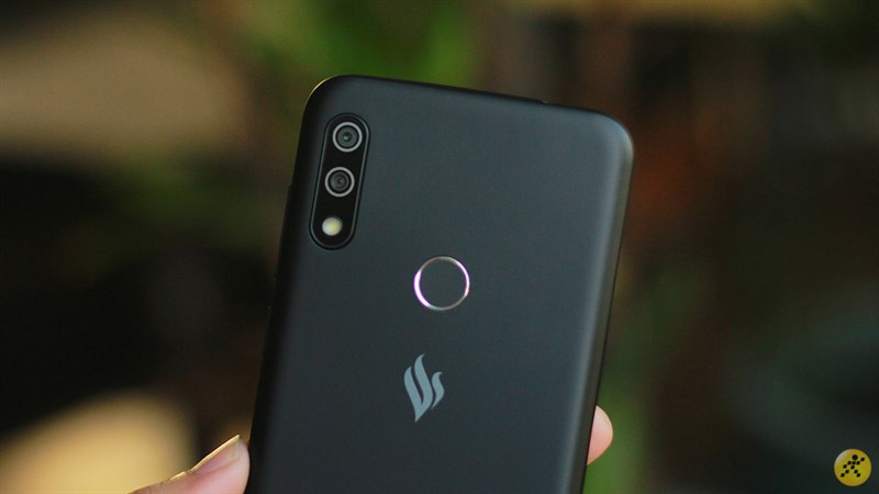 Cụm camera và cảm biến vân tay ở mặt sau của Vsmart Star 4 Cụm camera và cảm biến vân tay ở mặt sau của Vsmart Star 4