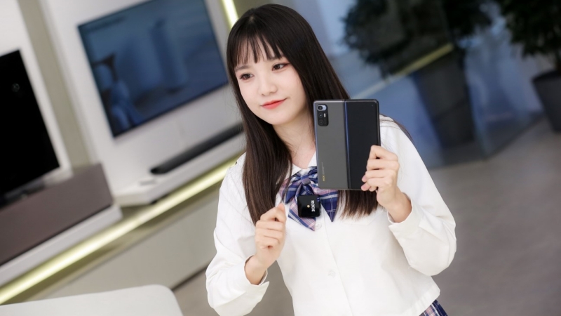 Xiaomi Mi MIX Fold dễ dàng trải qua thử nghiệm uốn cong 400.000 lần, nên người dùng cứ yên tâm sử dụng đến 10 năm Xiaomi Mi MIX Fold dễ dàng trải qua thử nghiệm uốn cong 400.000 lần, nên người dùng cứ yên tâm sử dụng đến 10 năm