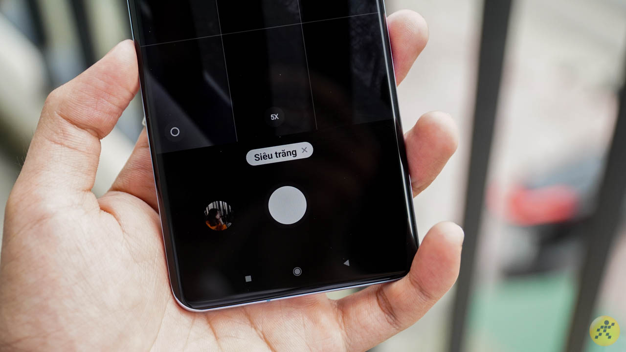 Bạn muốn chụp trăng thì có luôn tính năng siêu trăng