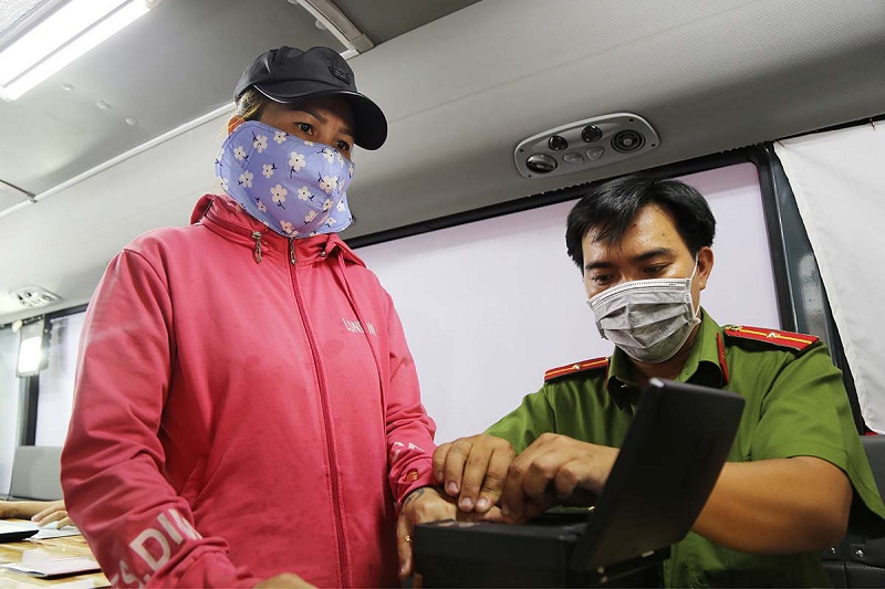 Người tạm trú tại TP.HCM làm CCCD gắn chíp ở đâu? Cần mang giấy tờ gì? Người tạm trú tại TP.HCM làm CCCD gắn chíp ở đâu? Cần mang giấy tờ gì?