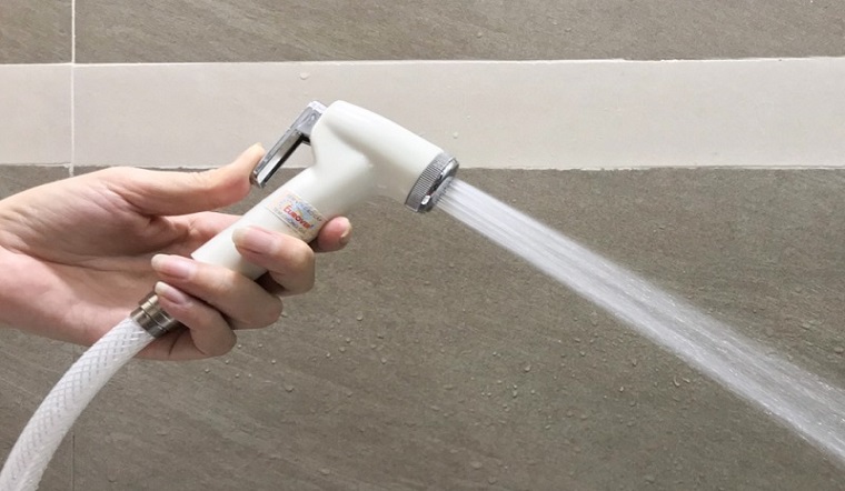 Hướng dẫn cách sửa vòi xịt vệ sinh bị rò rỉ nước đơn giản tại nhà Hướng Dẫn Cách Sửa Vòi Xịt Vệ Sinh Bị Rò Rỉ Nước Đơn Giản Tại Nhà