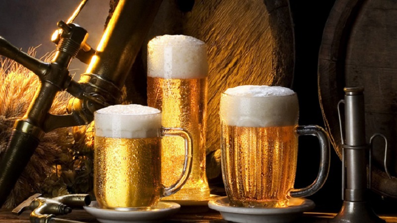 Ly thủy tinh dùng để uống bia
