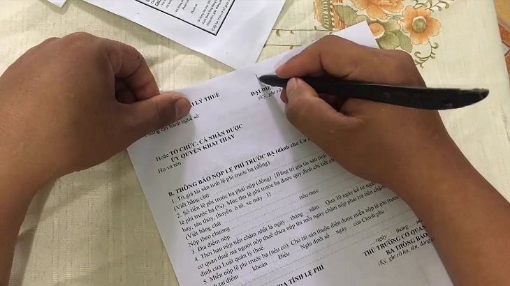 Mức phí đăng ký xe máy là bao nhiêu?
