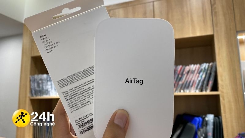 Giấy hướng dẫn sử dụng của AirTag (kèm với 4 thiết bị AirTag).