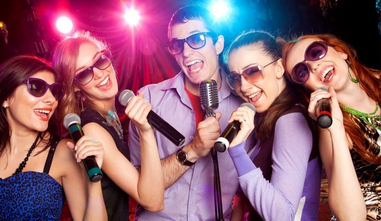 Tuyển tập 6 bài hát tiếng Anh dễ hát khi đi karaoke | Ohhvietnam