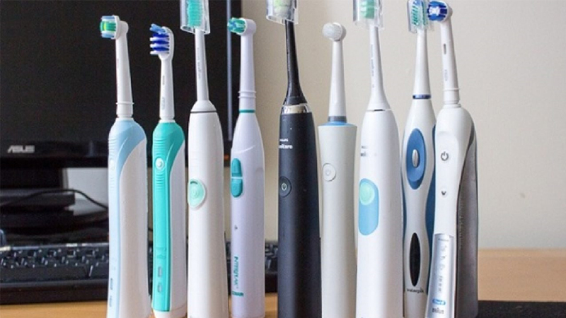Cách sạc bàn chải răng điện Cách sạc bàn chải răng điện