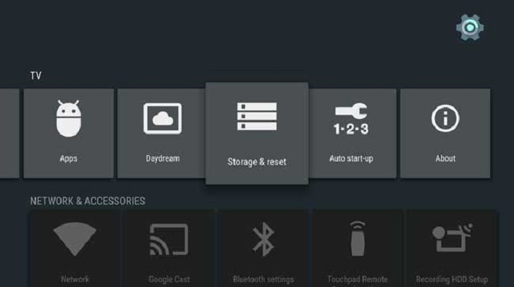 Bước 3: Chọn Storage & reset (Lưu trữ và thiết lập lại), sau đó chọn thiết bị lưu trữ USB mong muốn.