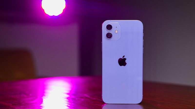 iPhone 12 tím