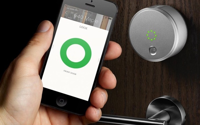 Then chốt cửa thông minh Lockitron