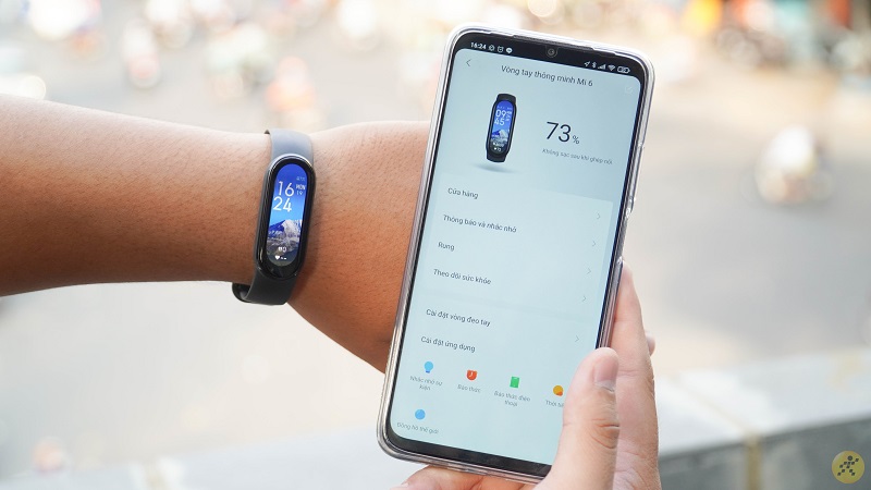 Viên pin trên Mi Band 6 có thể sử dụng lên đến 2 tuần