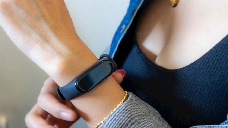 Top 5 health monitoring smart bracelets worth buying today