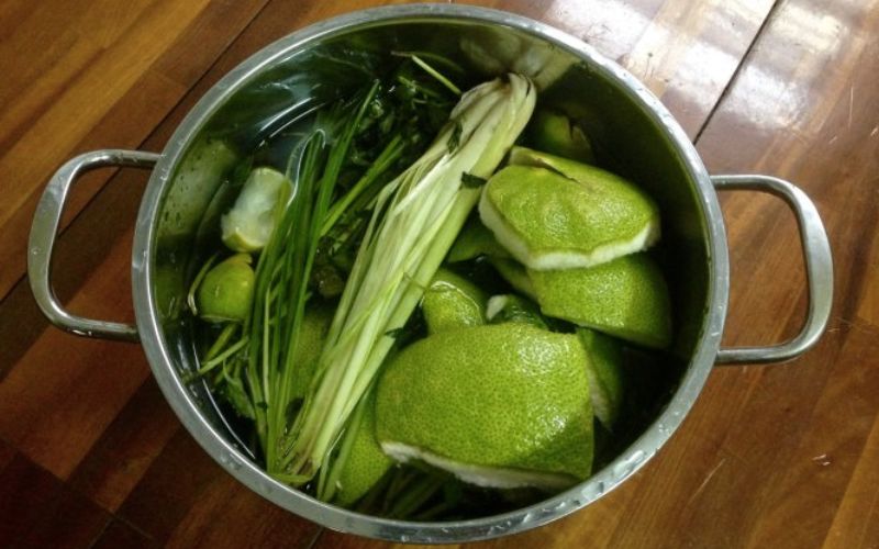 Cook lemongrass and grapefruit peel