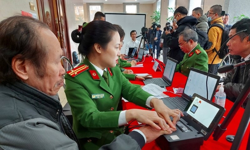 Công an chậm trả CCCD, người dân dùng giấy tờ gì để giao dịch?